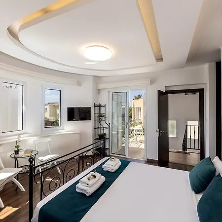 Accomoteleia Crystal Lagoon