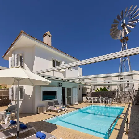 Accomoteleia Crystal Lagoon Villa