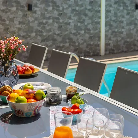 Accomoteleia Crystal Lagoon Vilă