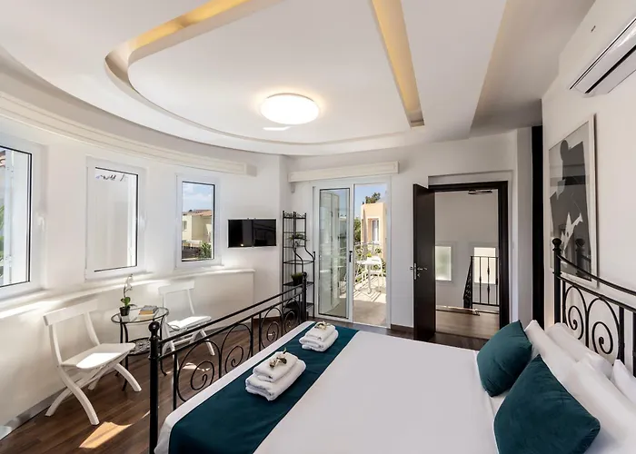 Accomoteleia Crystal Lagoon