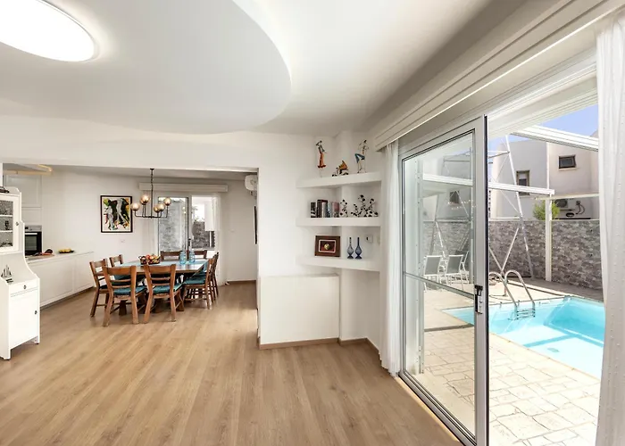 Accomoteleia Crystal Lagoon Protaras