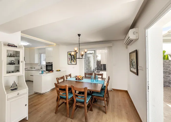 Accomoteleia Crystal Lagoon 4*