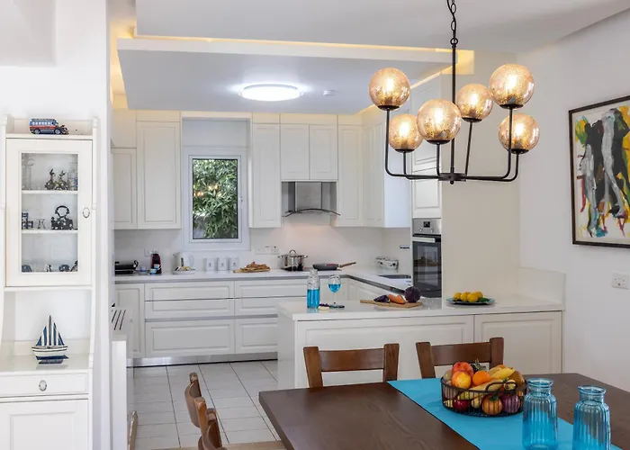 Accomoteleia Crystal Lagoon Villa 4*