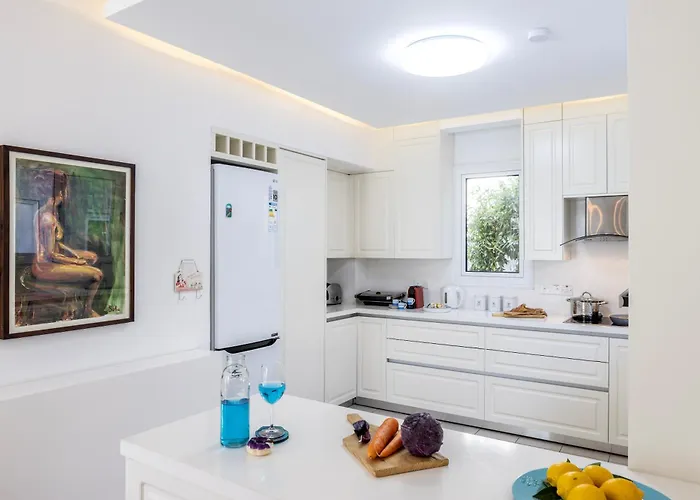 Accomoteleia Crystal Lagoon Villa 4*