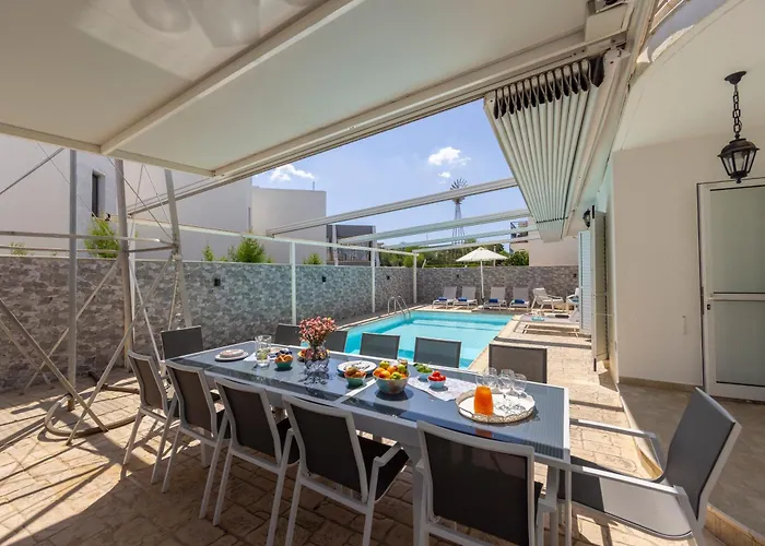 Accomoteleia Crystal Lagoon