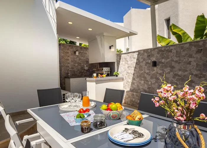 Accomoteleia Crystal Lagoon Villa Protaras