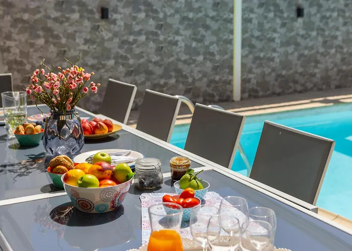 Accomoteleia Crystal Lagoon Villa