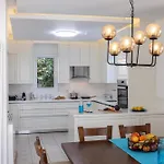 Accomoteleia Crystal Lagoon Villa 4*