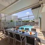 Accomoteleia Crystal Lagoon