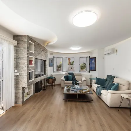 Accomoteleia Crystal Lagoon Вилла *